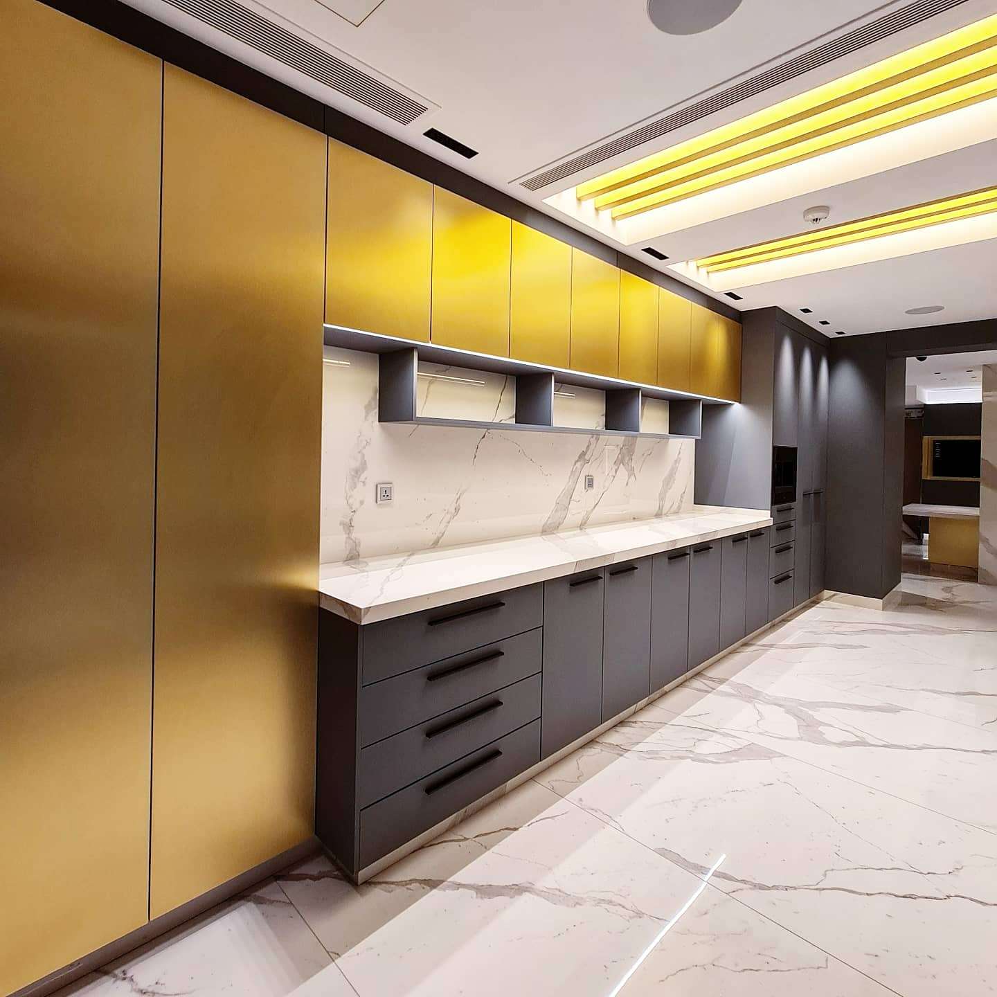 Modern open kitchen with sleek cabinetry and marble countertops by La Fabriqua