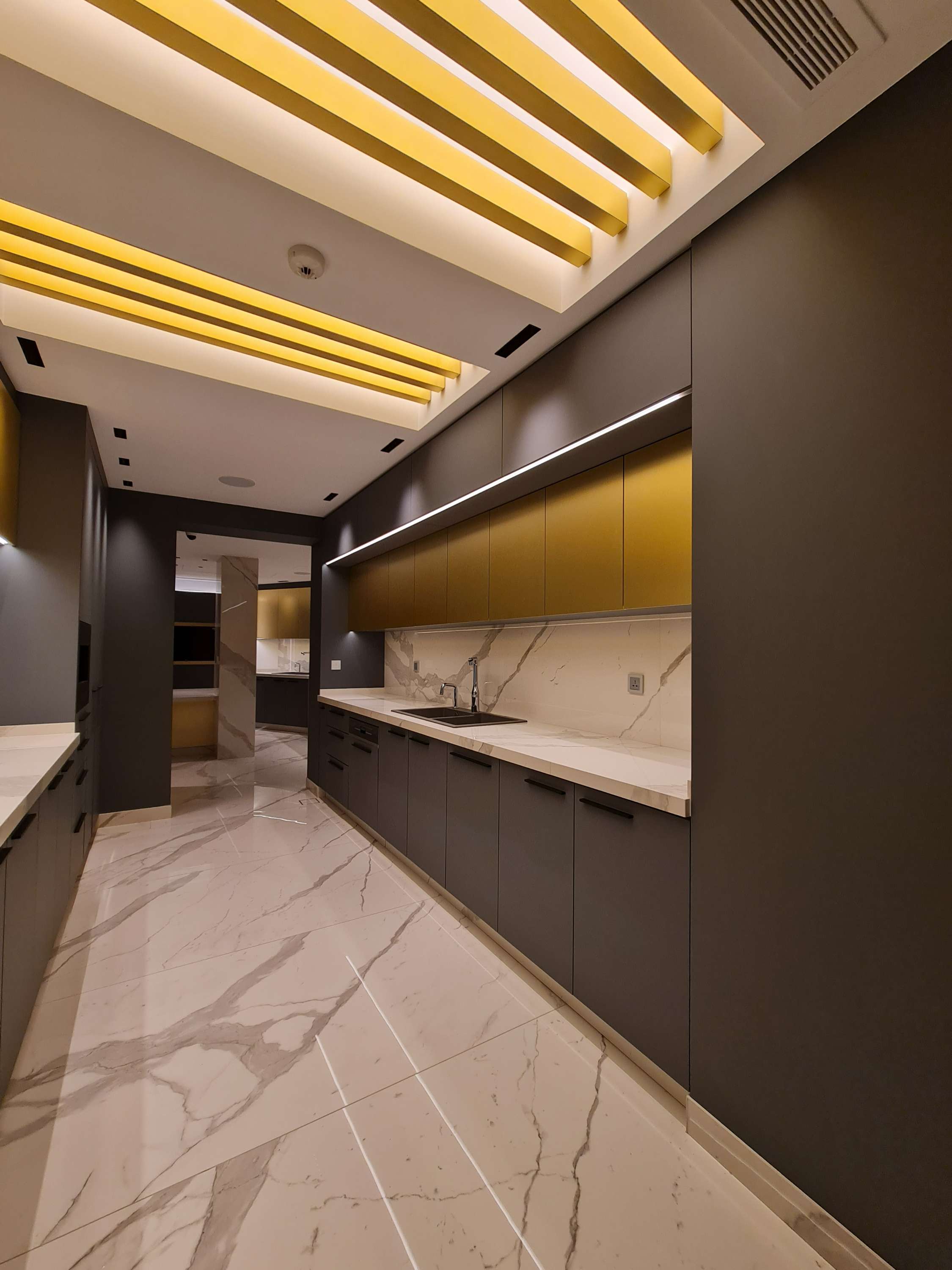 Spacious kitchen with open shelving and industrial design elements by La Fabriqua