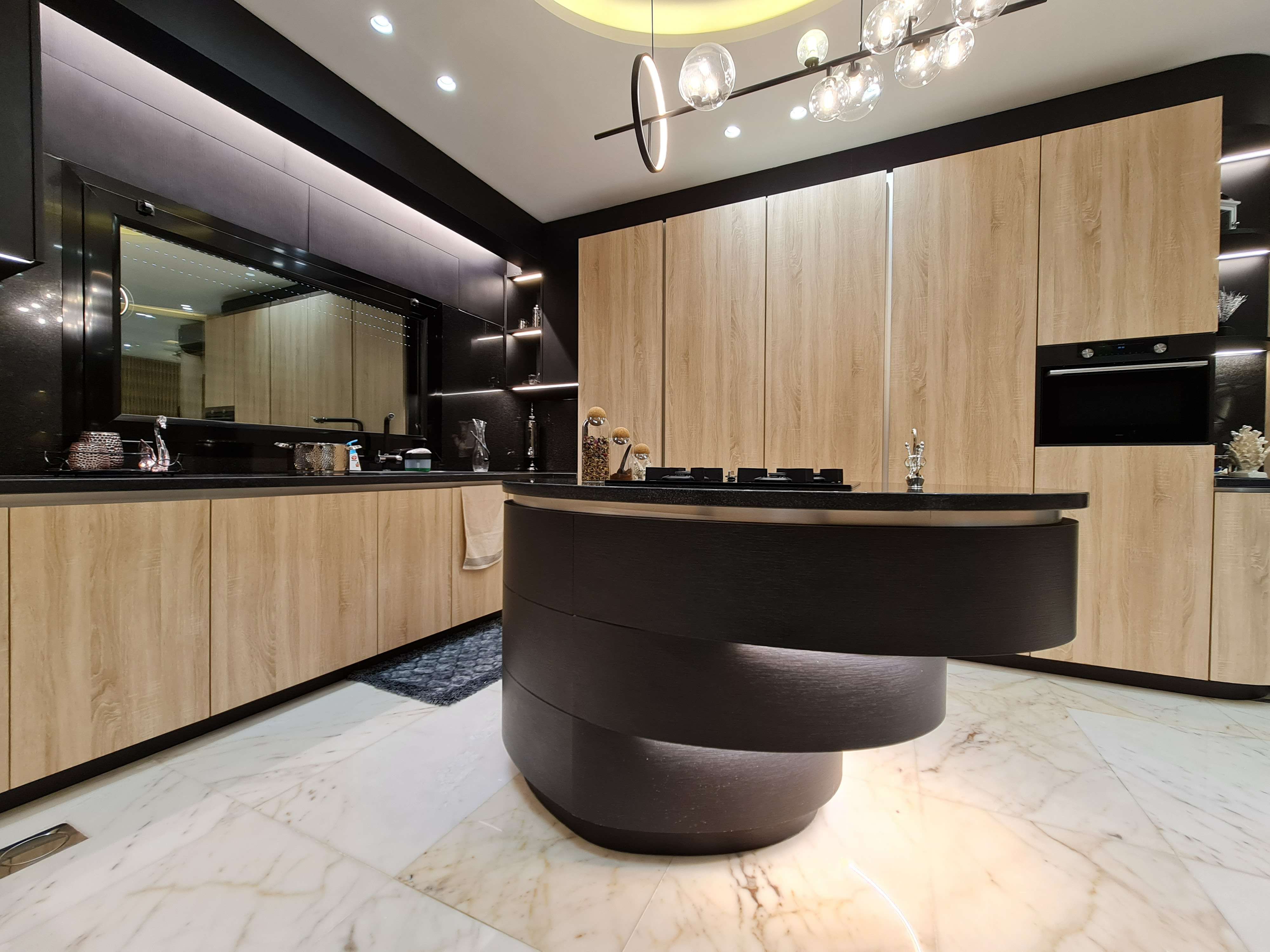 Warm and inviting kitchen with wooden accents and elegant fixtures by La Fabriqua
